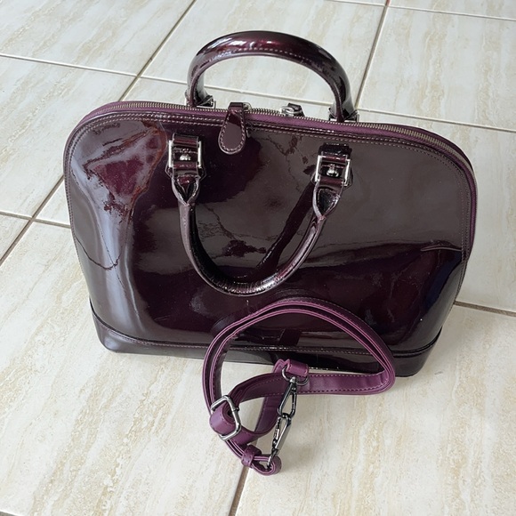 Danier “Alma” Oxblood Patent Leather Bag - Picture 3 of 13